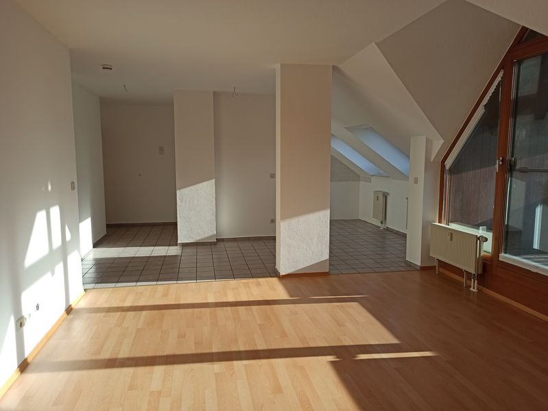 helles geräumiges 3-Zi-DG-Studio in Höhenkirchen-Siegertsbrunn